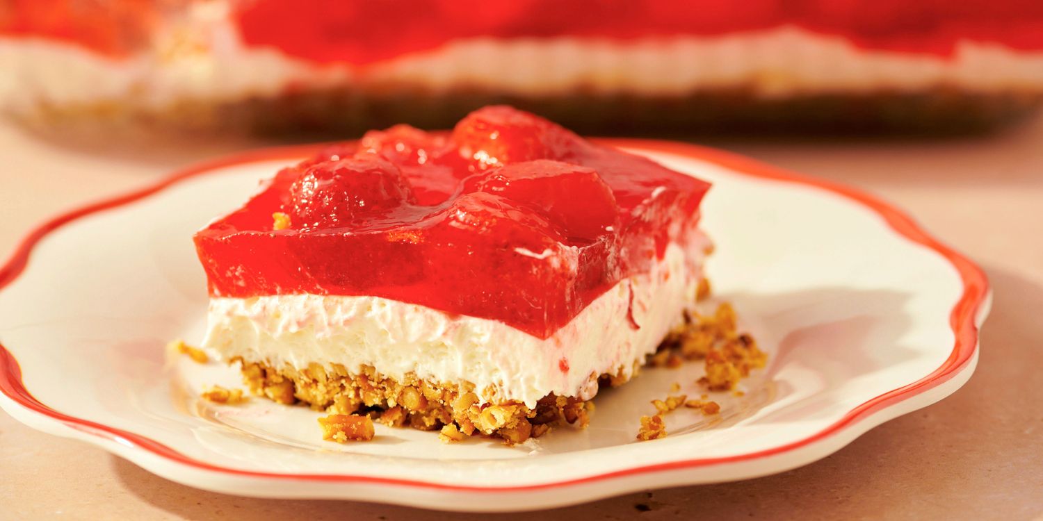 Easy Classic Strawberry Pretzel Salad Recipe